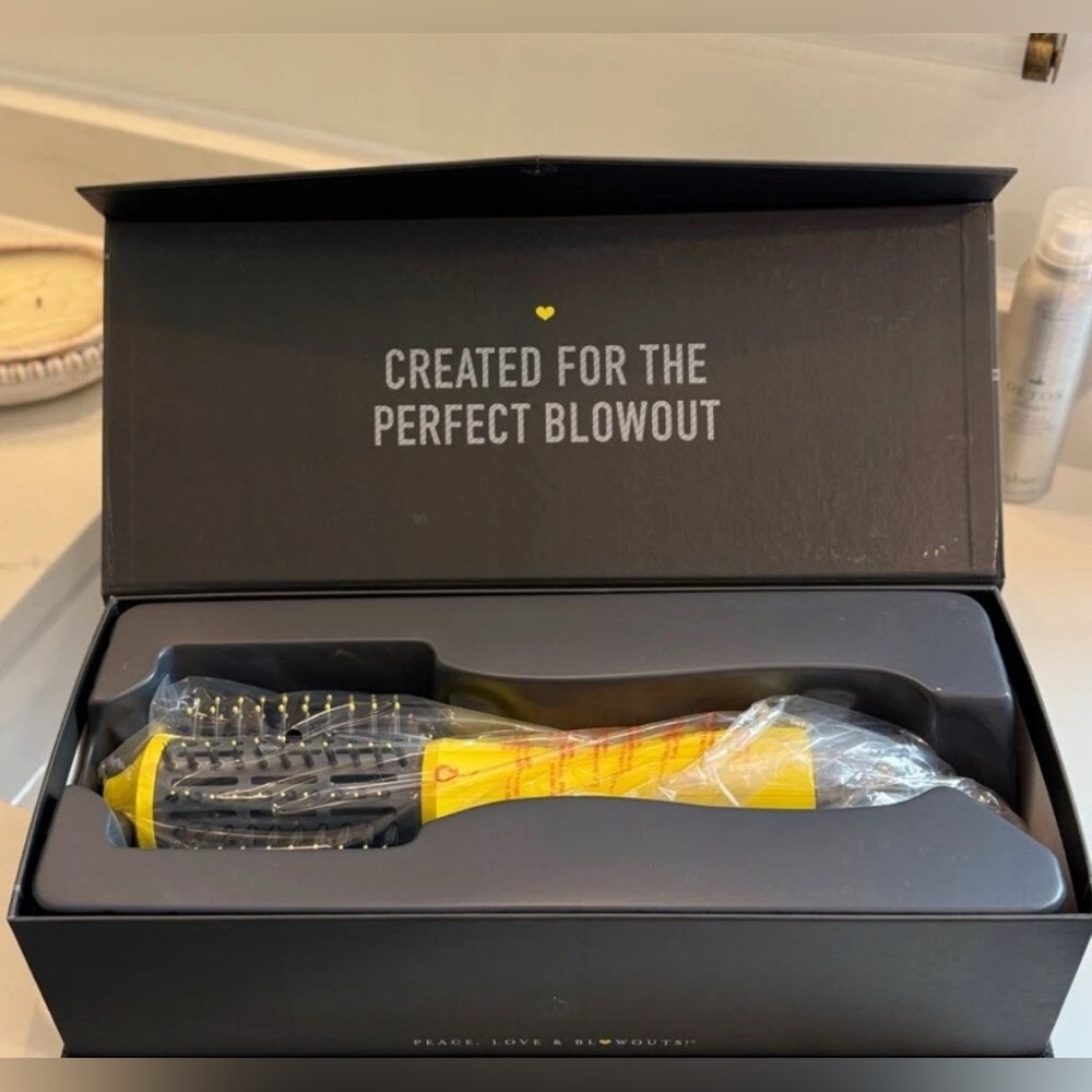 DRYBAR The Single Shot Blow-Dryer Brush | NEW in Package MSRP$155 Perfect Gift! - Picture 2 of 8